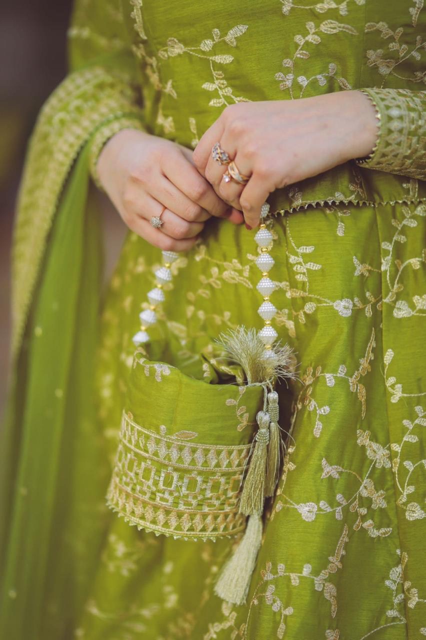 4Pcs Potli Embriodered Silk Lehnga