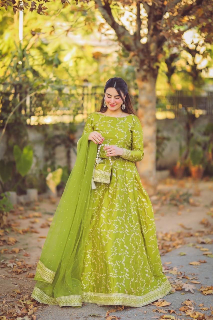 4Pcs Potli Embriodered Silk Lehnga
