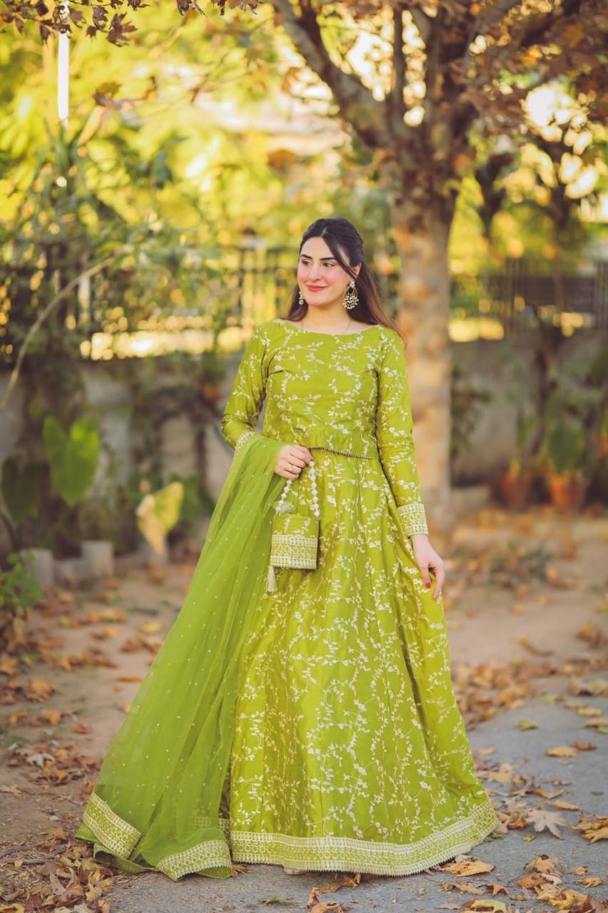 4Pcs Potli Embriodered Silk Lehnga