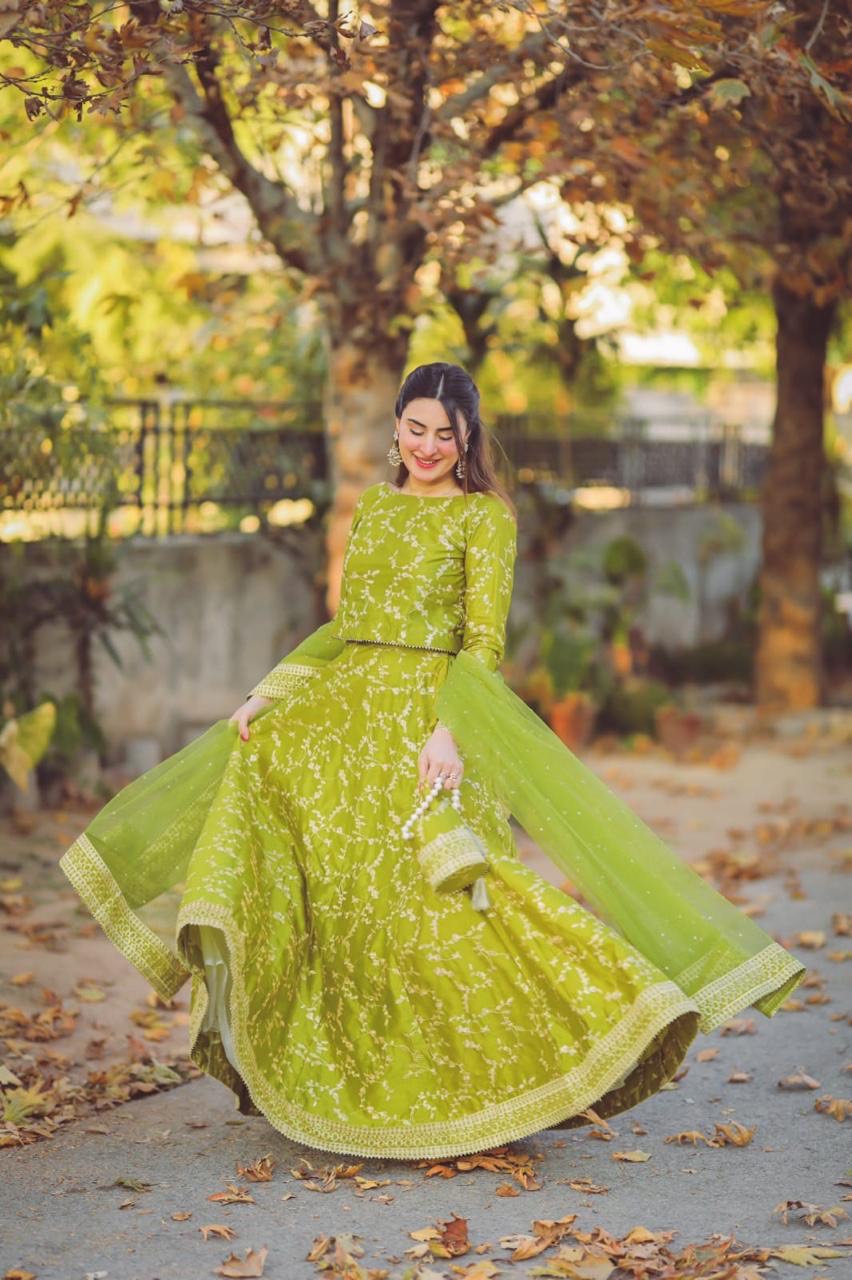 4Pcs Potli Embriodered Silk Lehnga